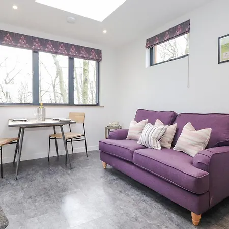 Yew Tree Cabin *